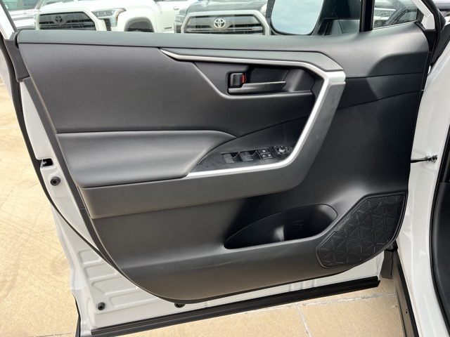 2025 Toyota RAV4 LE photo 12
