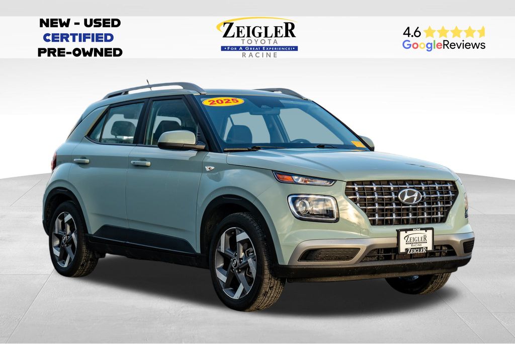 2025 Hyundai Venue SEL's photo