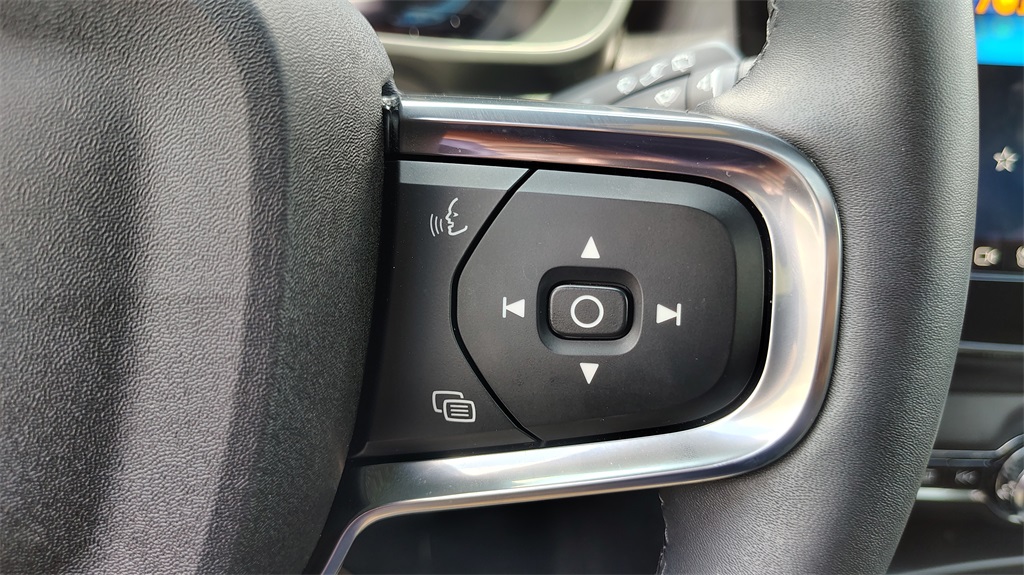 2023 Volvo XC40 Recharge Ultimate photo 13