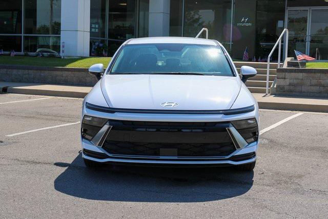 New 2025 White Hyundai SEL image 2
