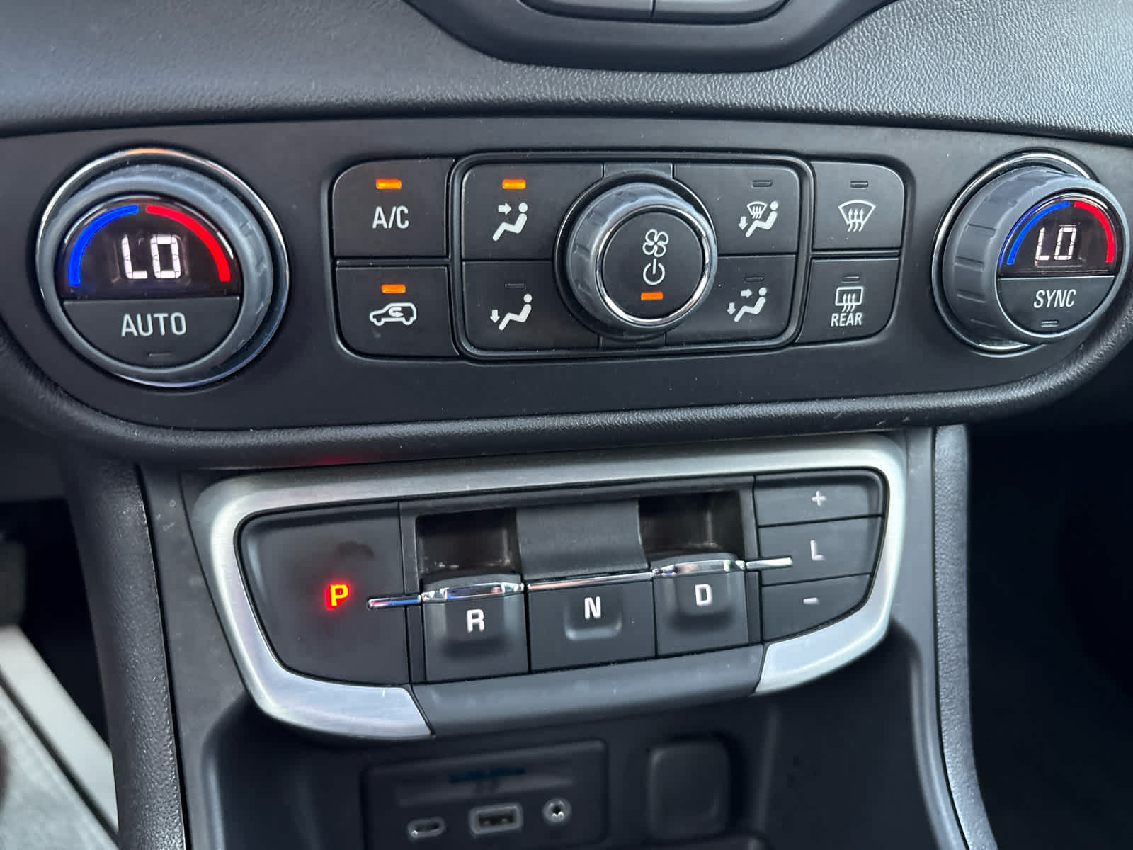 2024 Gmc Terrain SLT photo 17