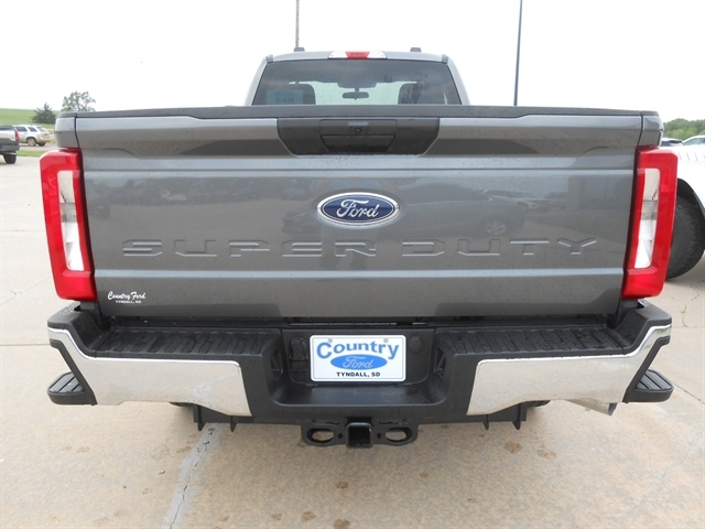 2025 Ford F-350 XLT photo 4