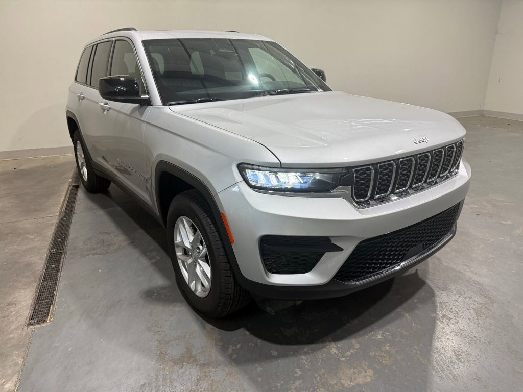 2025 Jeep Grand Cherokee Laredo's photo