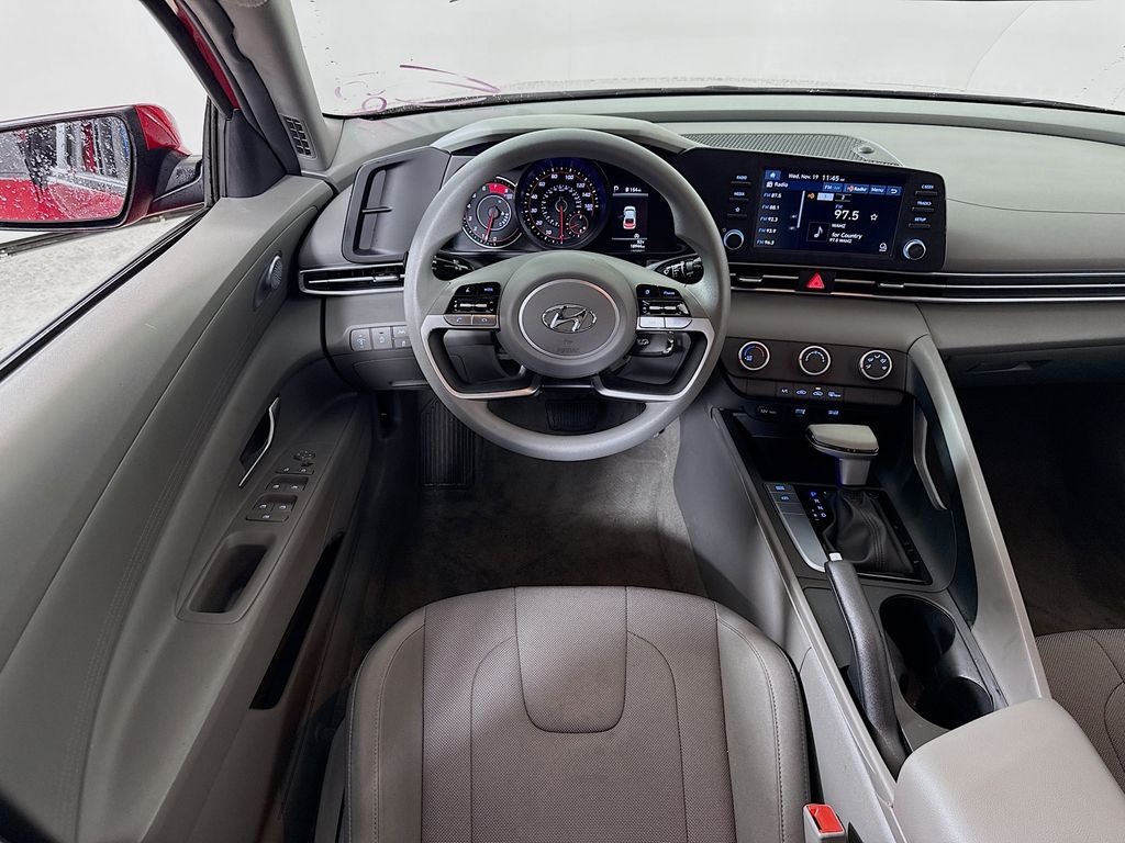 2023 Hyundai Elantra SE photo 4
