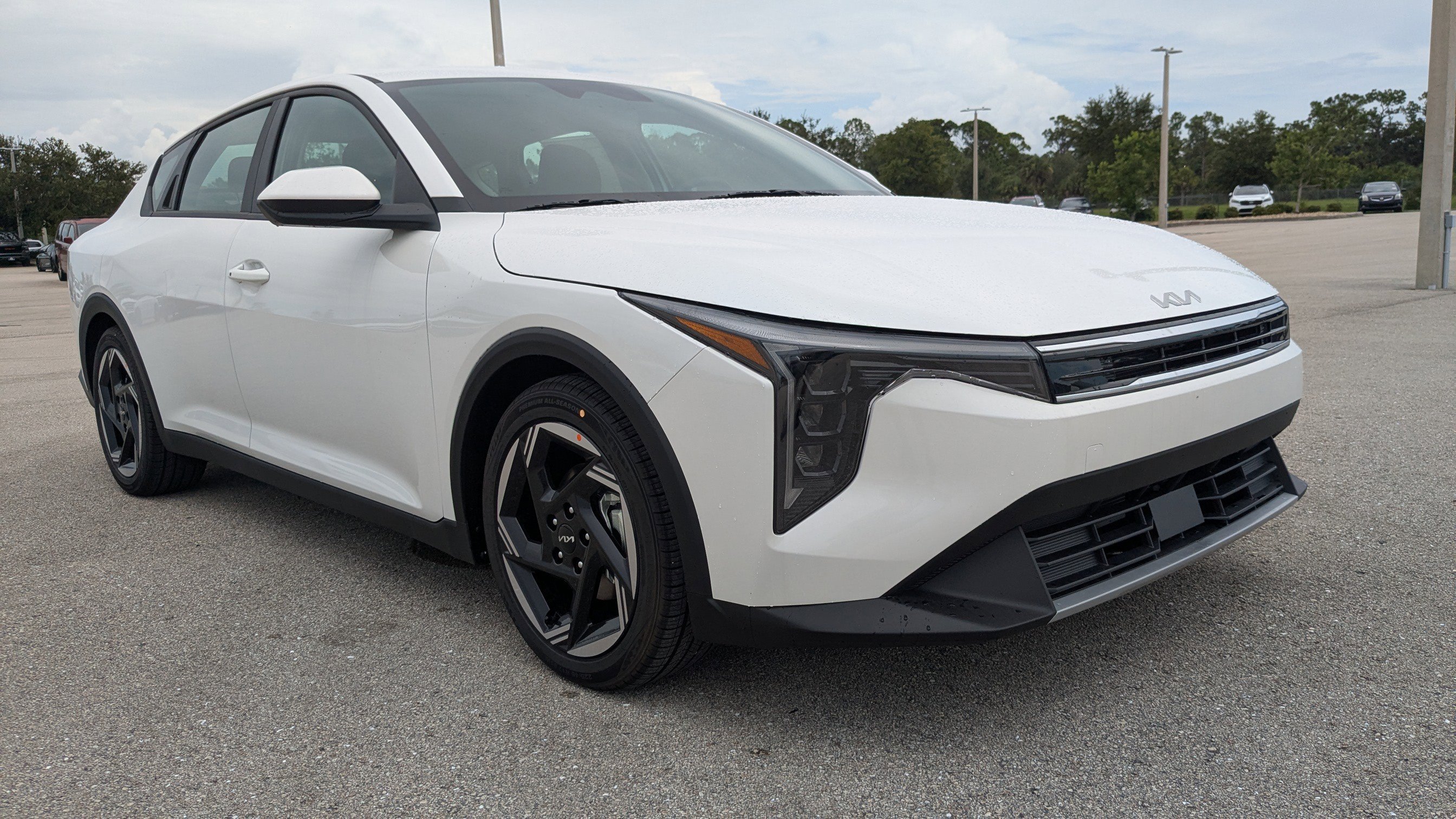 2025 Kia K4 EX photo 2