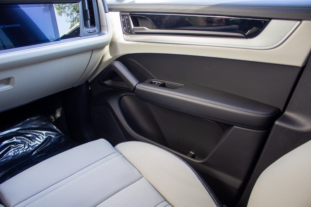 2024 Porsche Cayenne Coupe Base photo 18