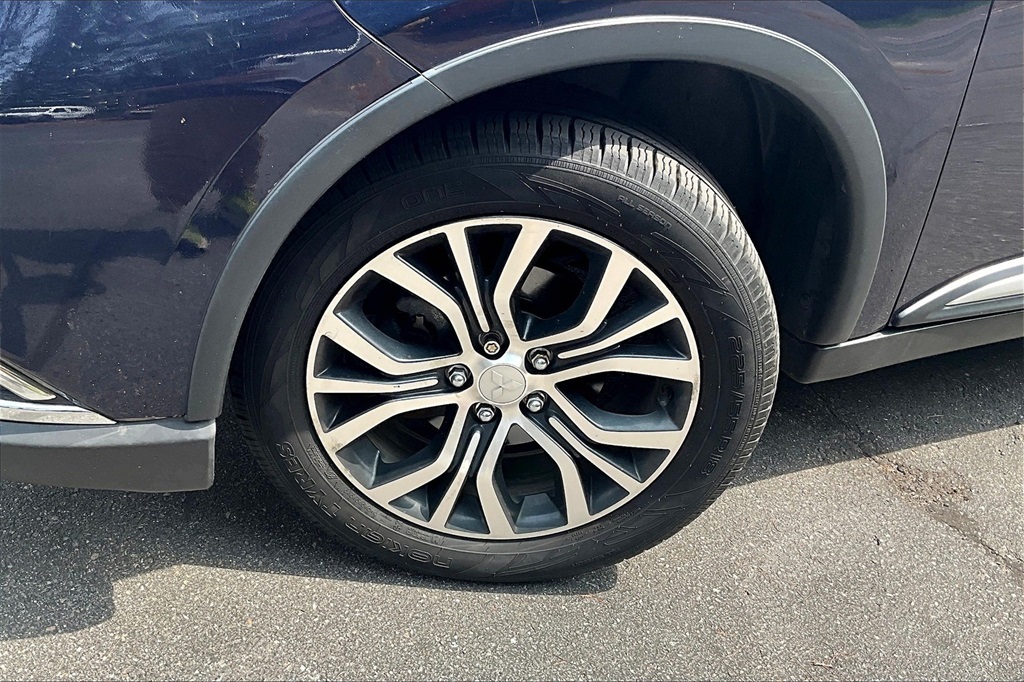 2018 Mitsubishi Outlander ES photo 4