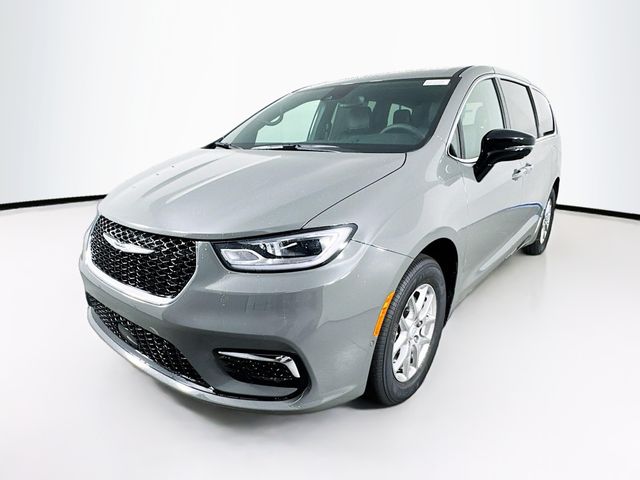 2025 Chrysler Pacifica photo 3