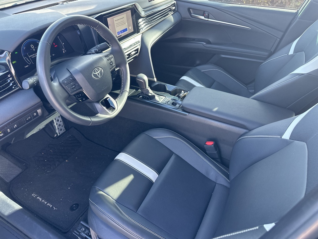 2025 Toyota Camry SE photo 2