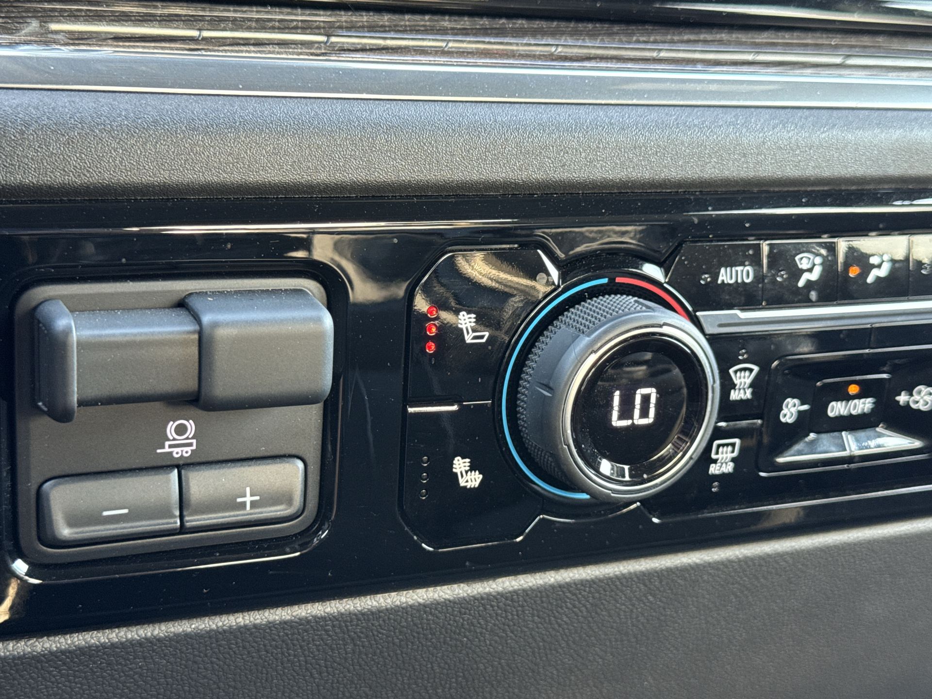 2025 Chevrolet Silverado 1500 LT photo 17
