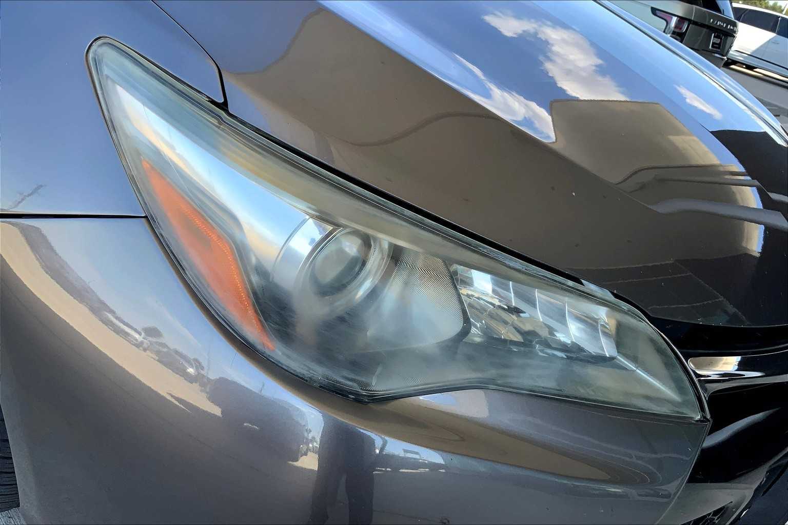 2017 Toyota Camry SE photo 22