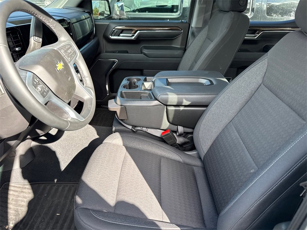 2023 Chevrolet Silverado 1500 LT photo 4