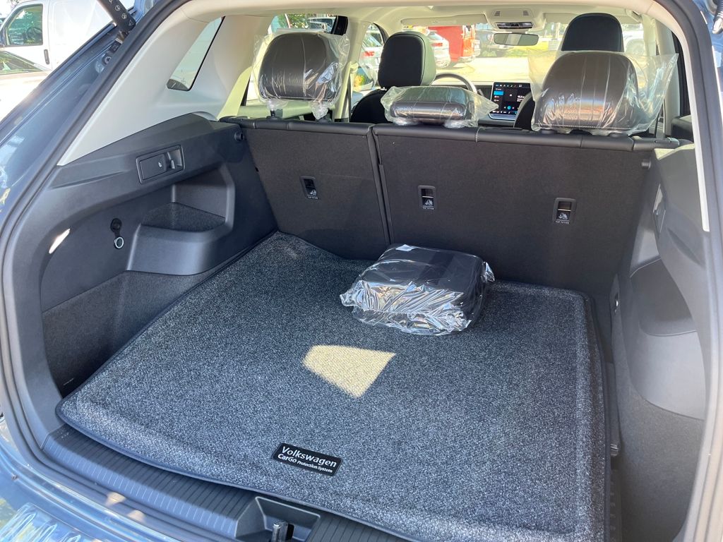 2025 Volkswagen Tiguan SE photo 17