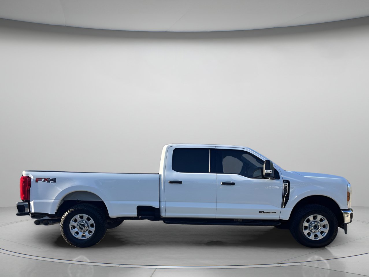 2023 Ford F-250 XLT photo 2