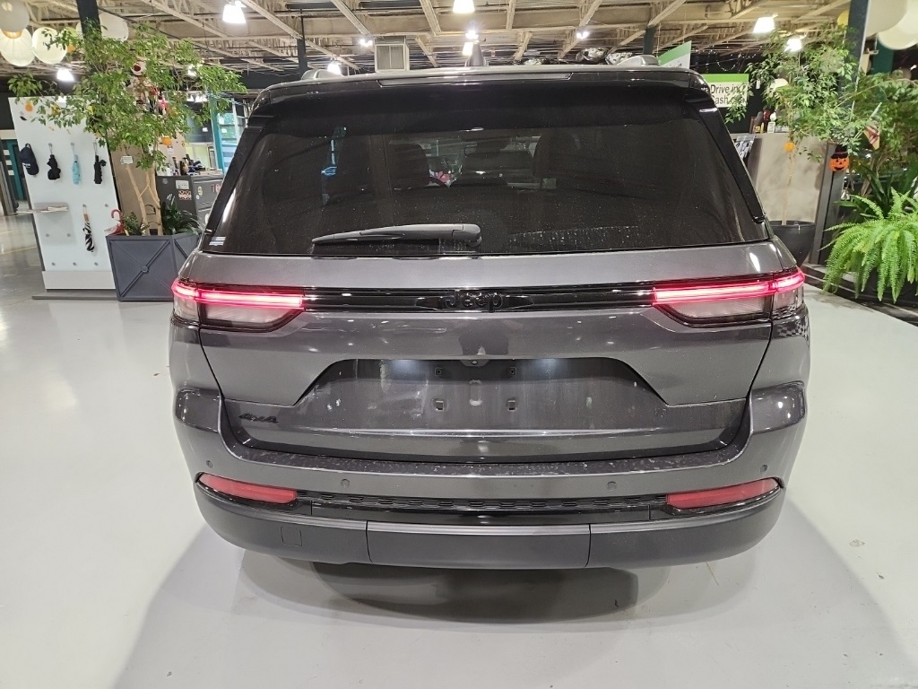2023 Jeep Grand Cherokee Altitude photo 3