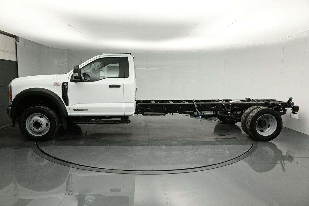 2025 Ford F-550 Chassis XL