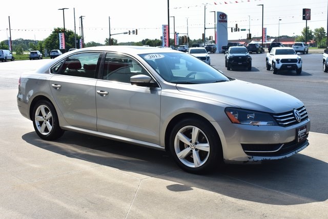 2013 Volkswagen Passat SE photo 3