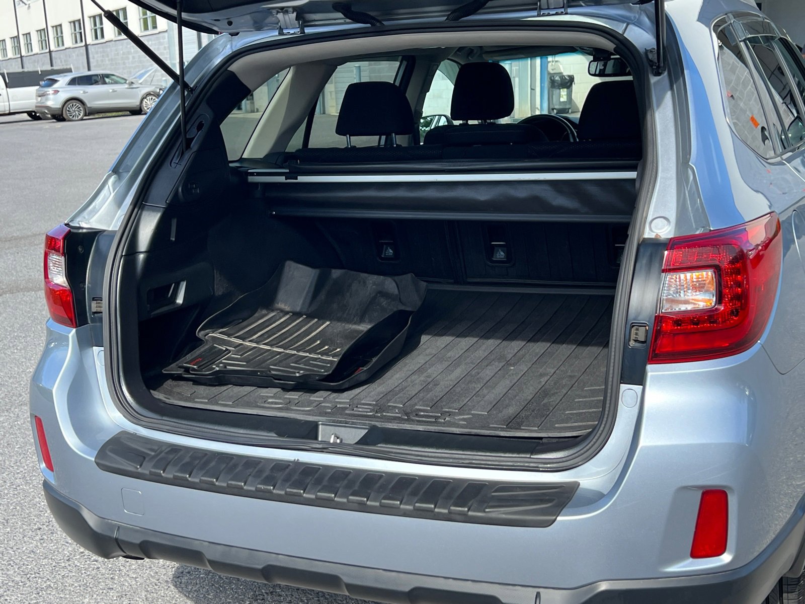 2017 Subaru Outback 2.5i Premium photo 15