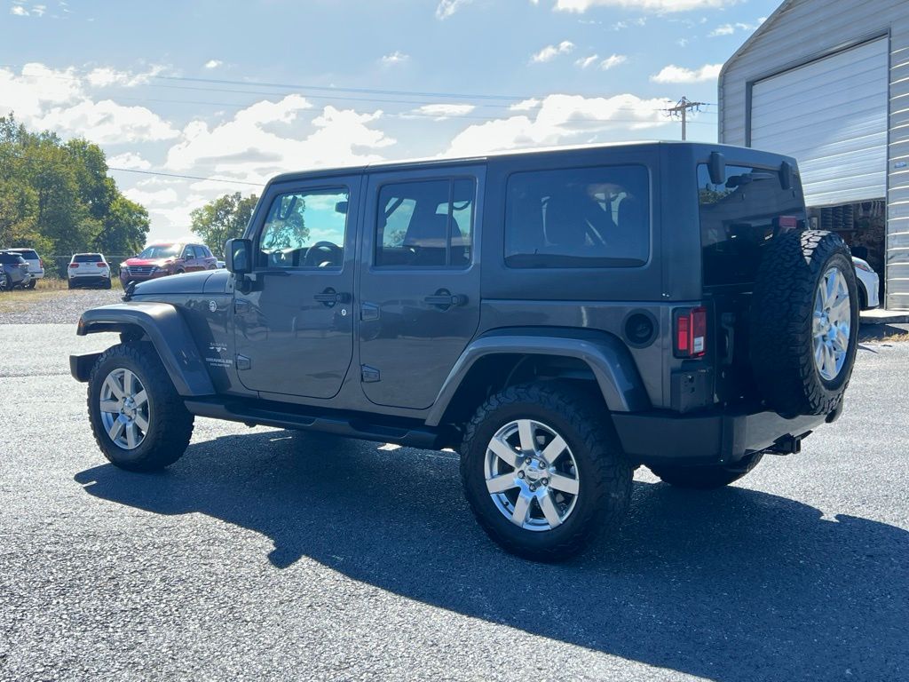 2017 Jeep Wrangler Unlimited Sahara photo 6