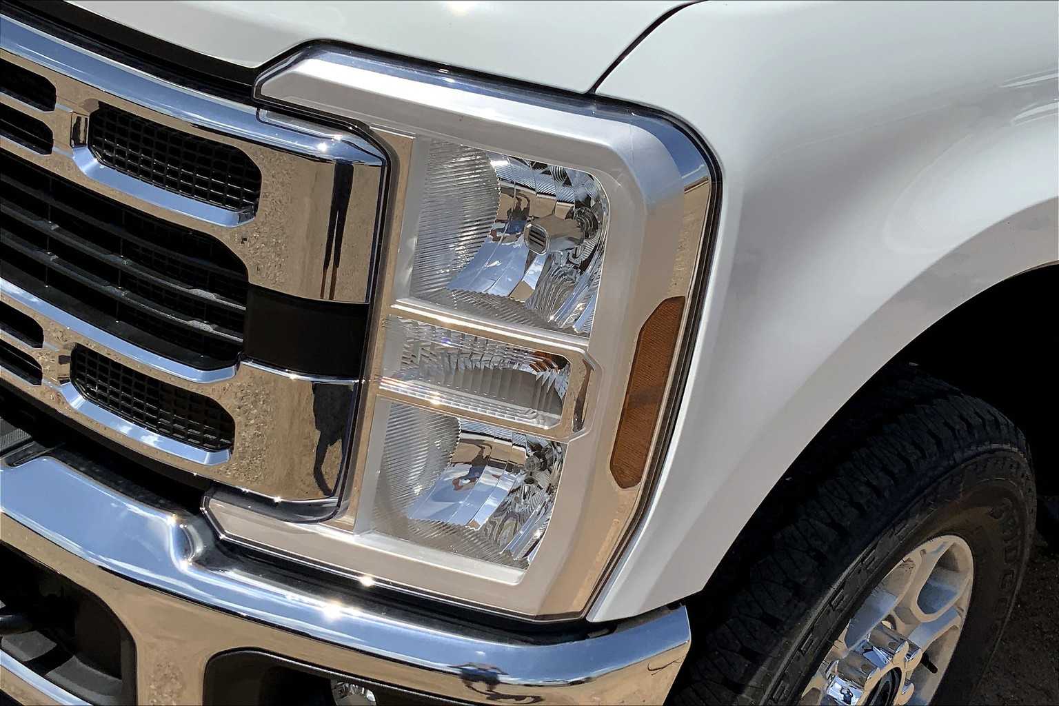 2025 Ford F-250 XLT photo 13