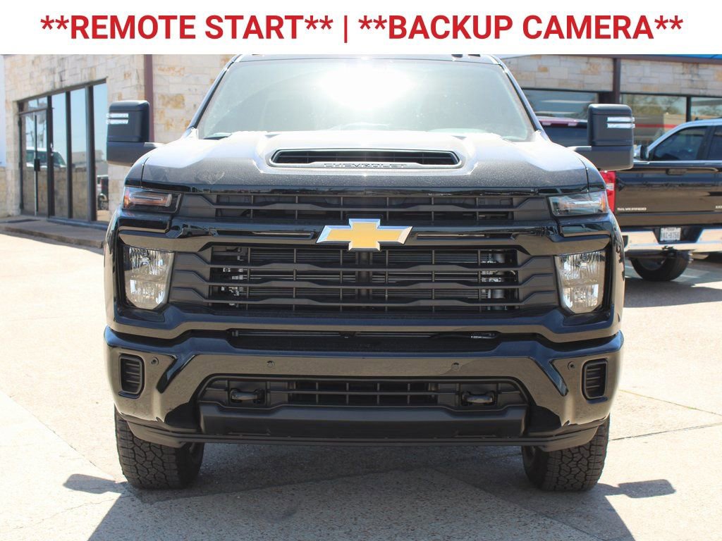 2025 Chevrolet Silverado 2500HD Custom photo 2