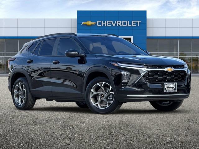 2026 Chevrolet Trax LT photo 2
