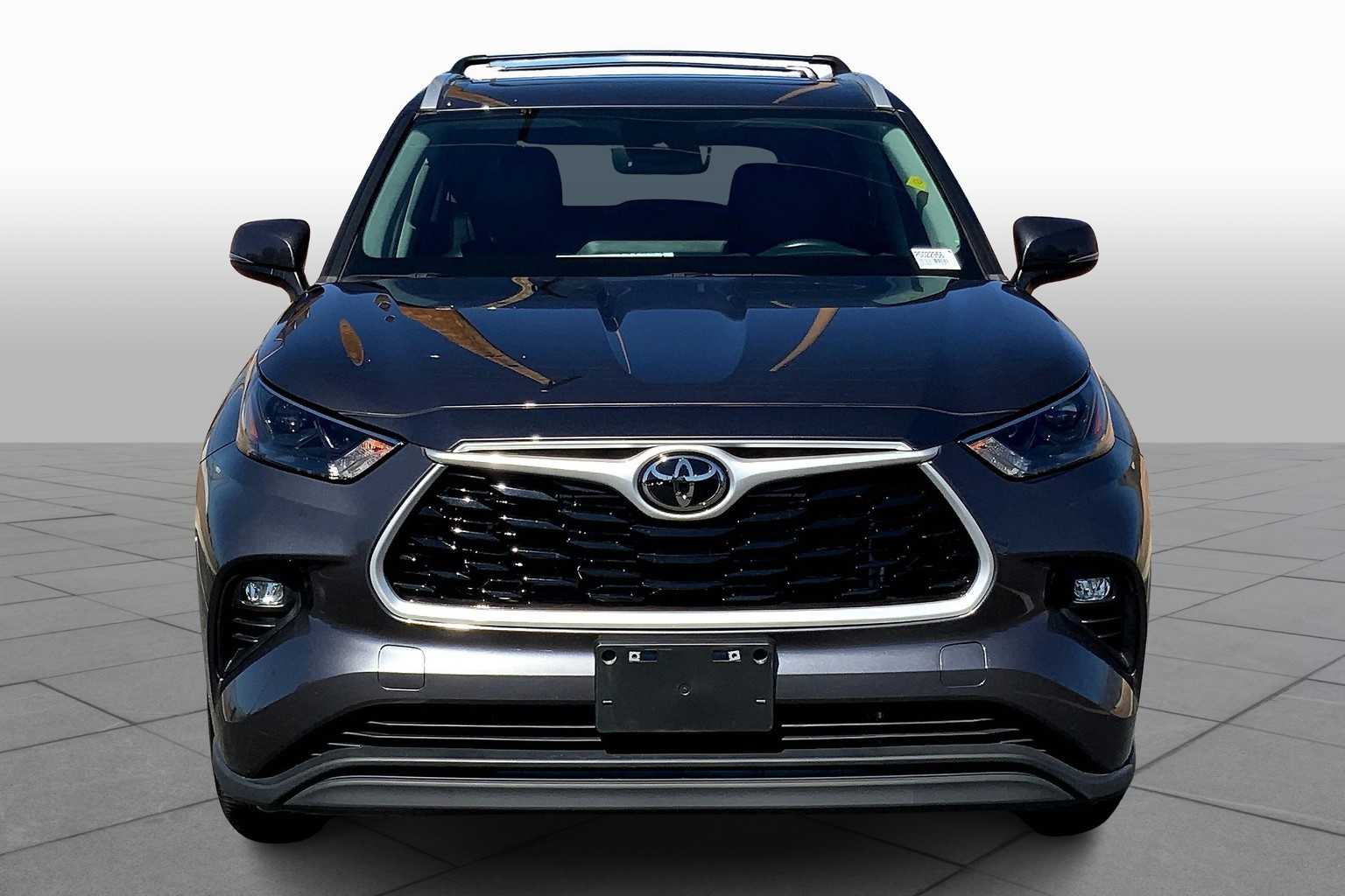 2023 Toyota Highlander XLE photo 3