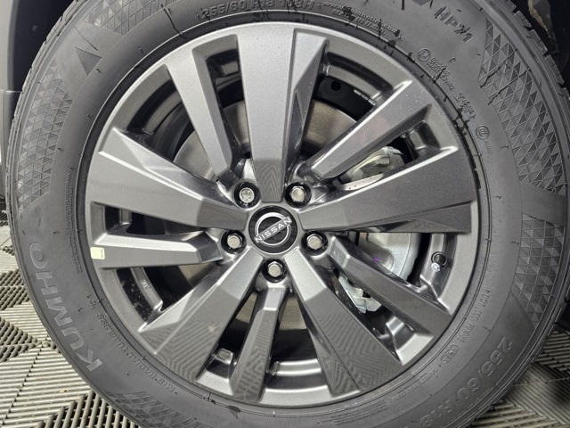 2025 Nissan Pathfinder SV photo 2