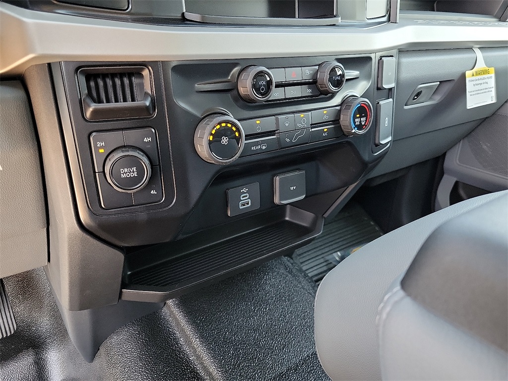 2025 Ford F-350 photo 24
