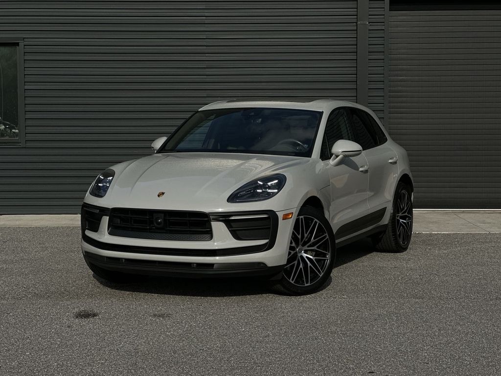 2023 Porsche Macan Base