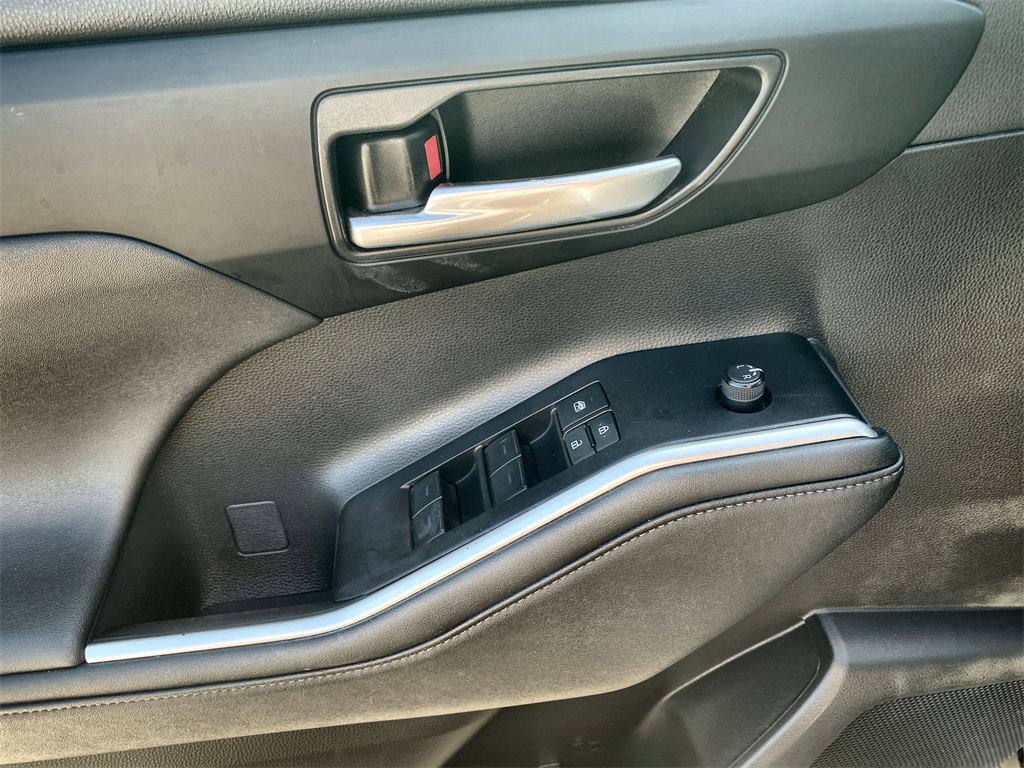 2023 Toyota Highlander XLE photo 12