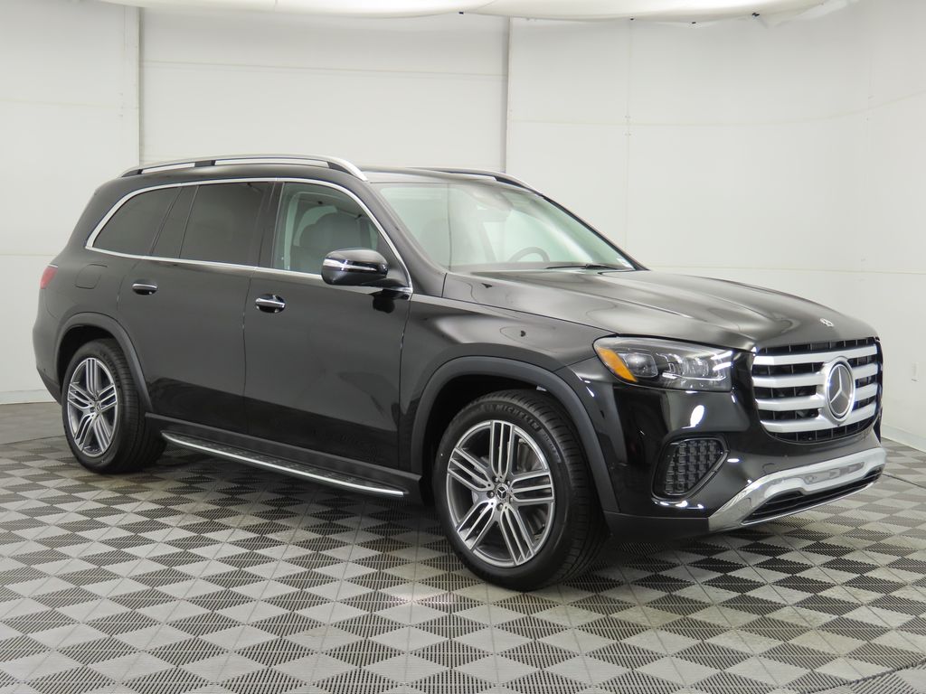 2026 Mercedes Benz GLS 450 4MATIC photo 3