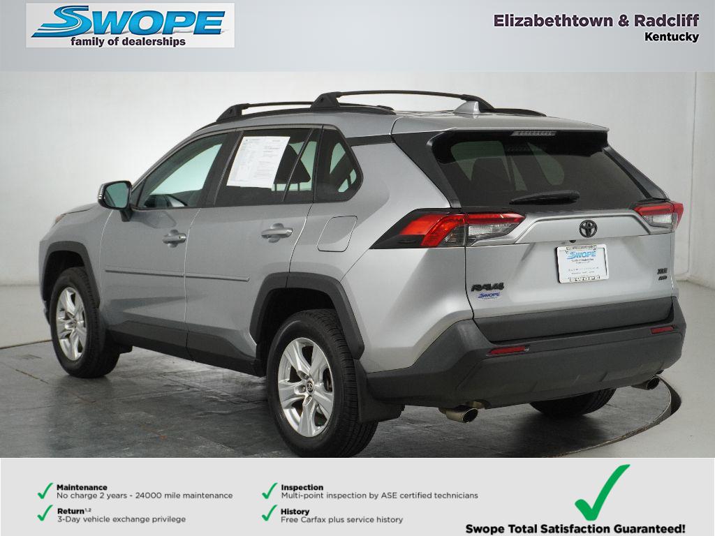 2021 Toyota RAV4 XLE photo 5