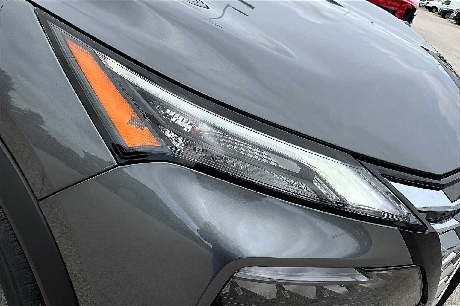 2025 Nissan Rogue SV photo 17