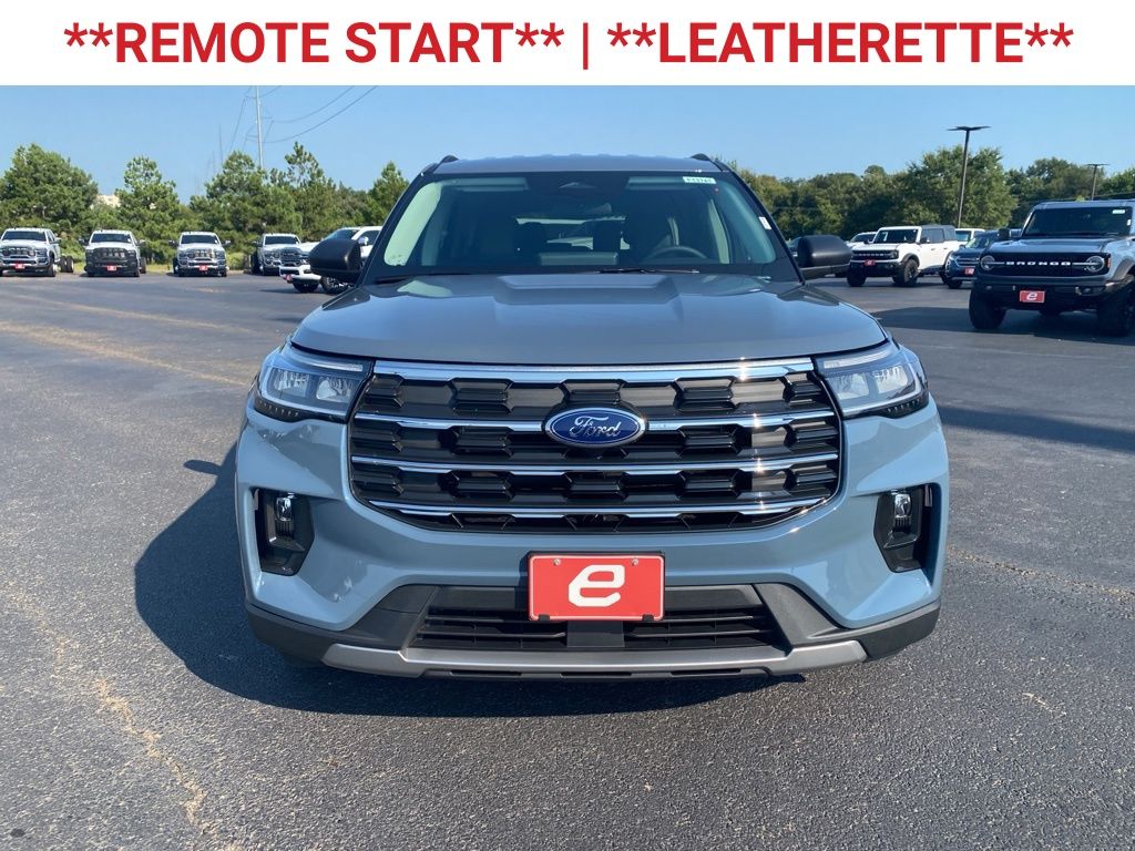 2025 Ford Explorer photo 2