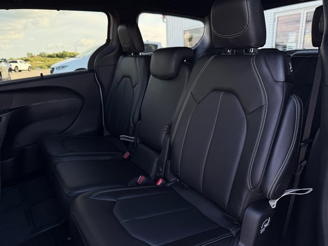 2026 Chrysler Pacifica photo 12