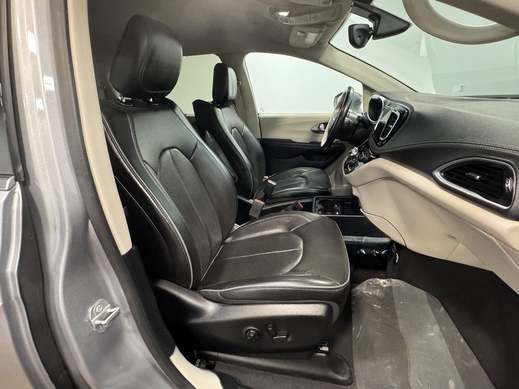 2018 Chrysler Pacifica Limited photo 14