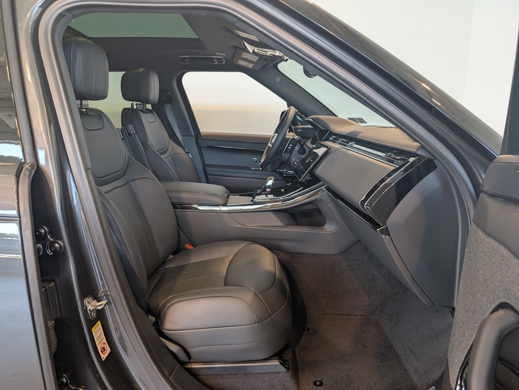 2025 Land Rover Range Rover Sport SE photo 29