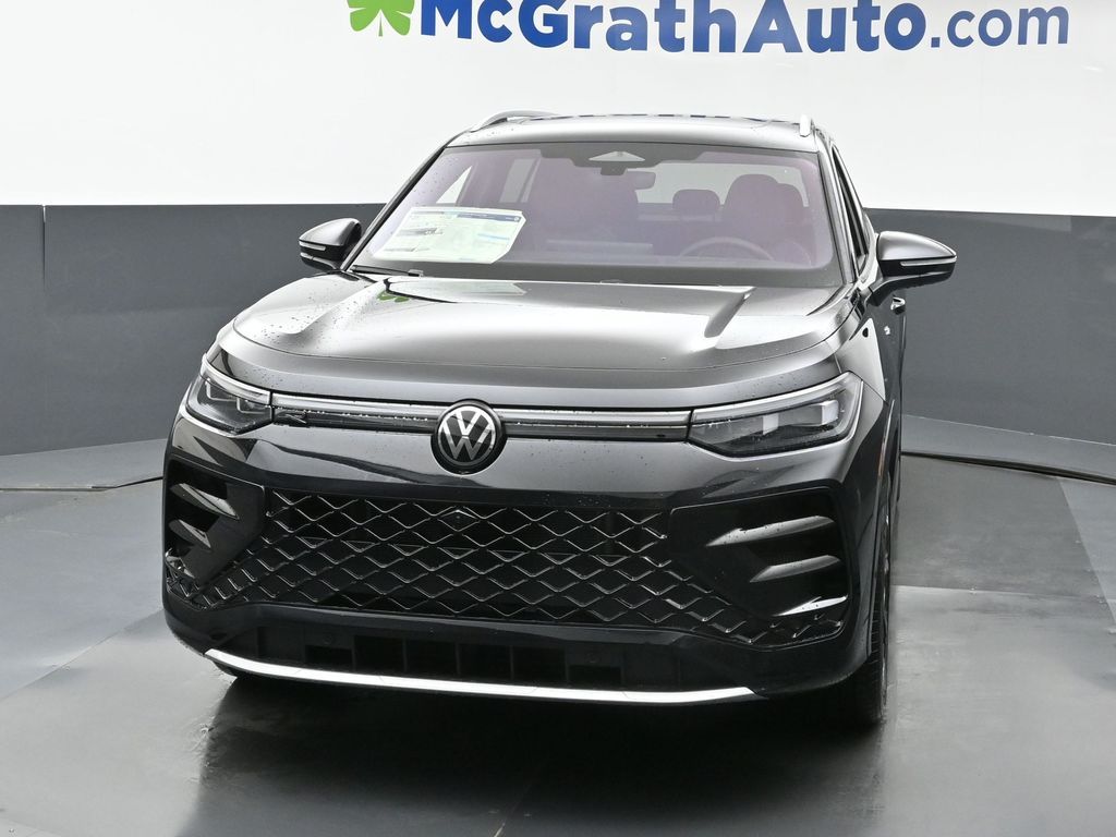 2026 Volkswagen Tiguan SEL R-Line photo 2
