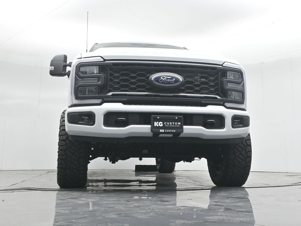 2025 Ford F-250 photo 40