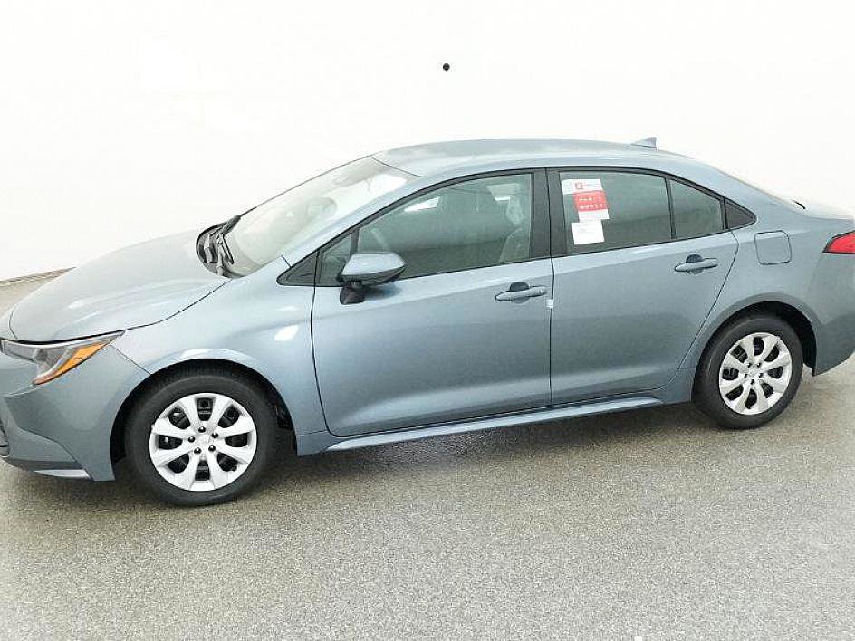 2025 Toyota Corolla LE photo 29