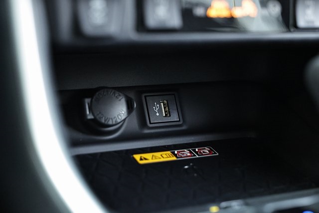 2025 Toyota RAV4 XLE Premium photo 33