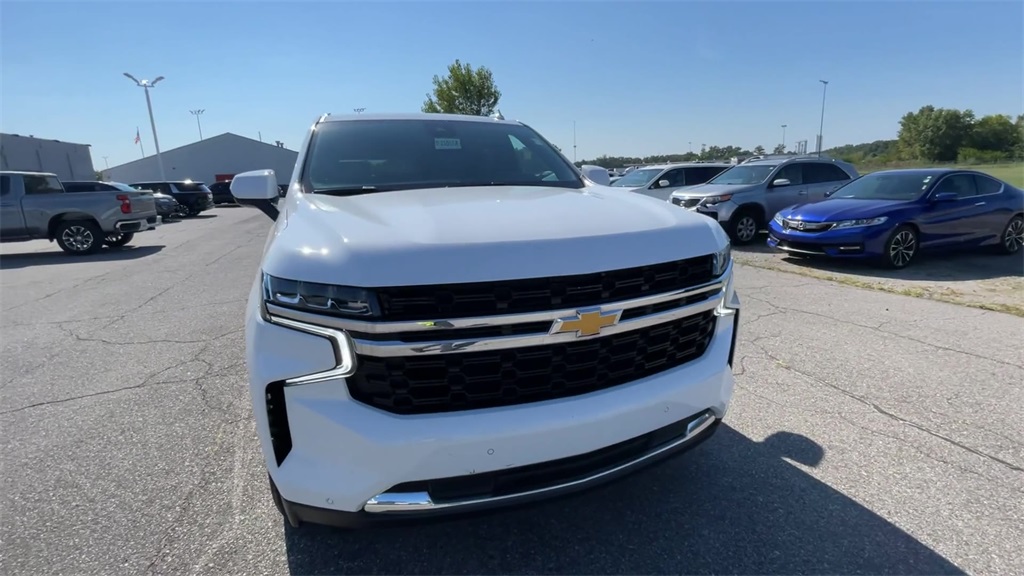 2023 Chevrolet Suburban LS photo 2
