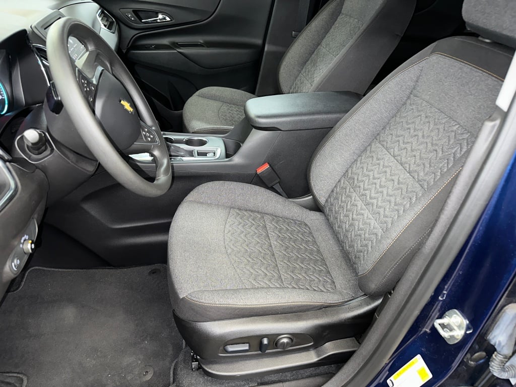 2023 Chevrolet Equinox LT photo 2