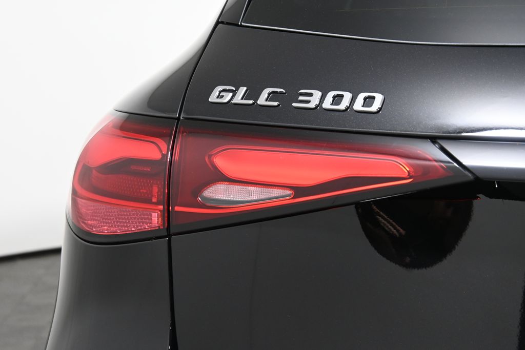 2025 Mercedes Benz GLC 300 4MATIC photo 9