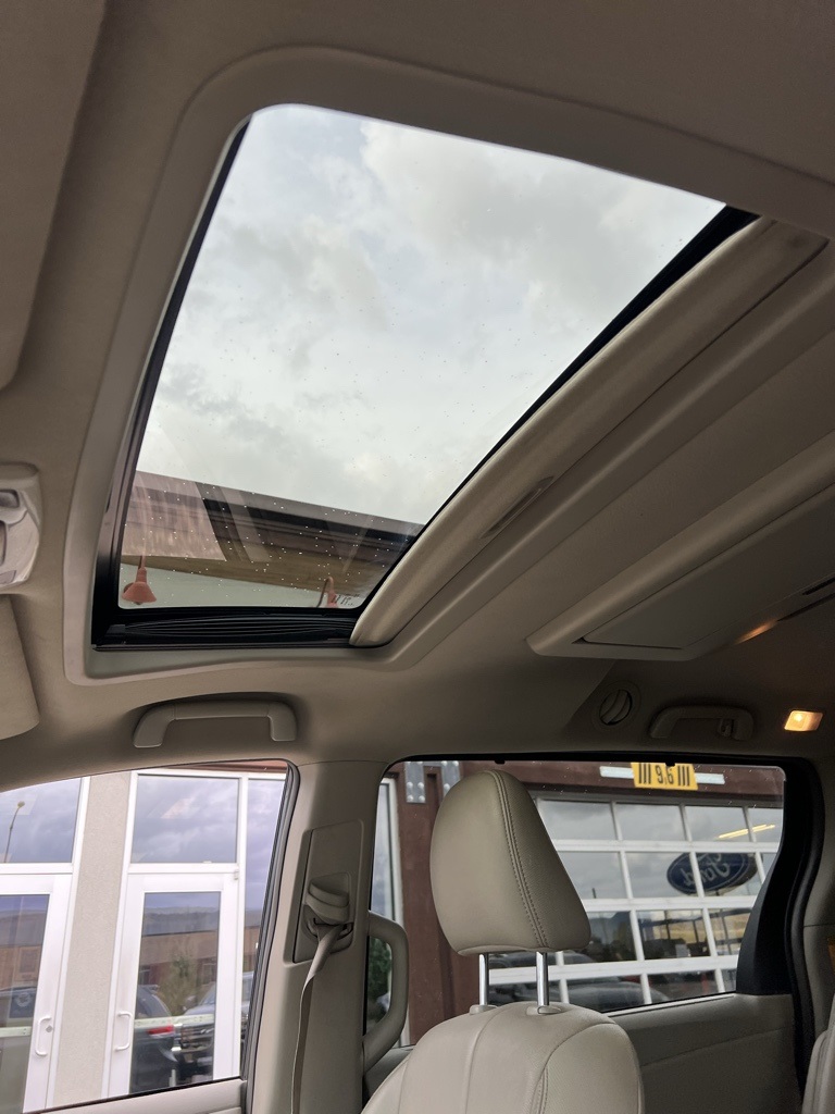 2014 Toyota Sienna photo 20