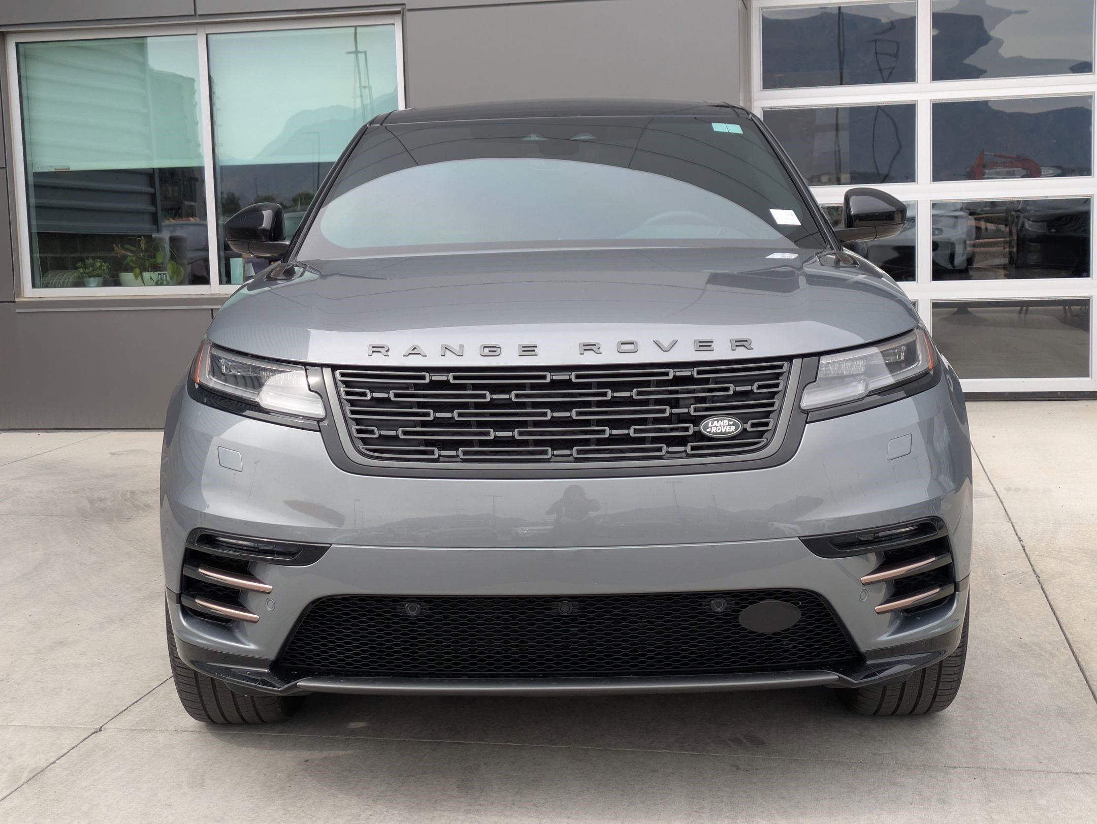 2024 Land Rover Range Rover Velar P400 Dynamic HSE photo 2