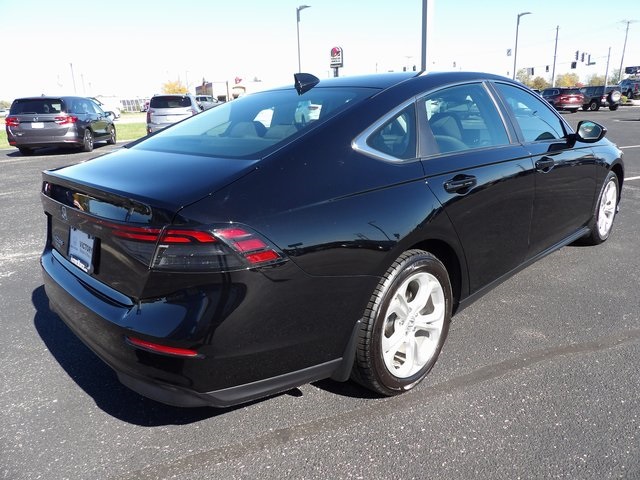 2023 Honda Accord LX photo 4