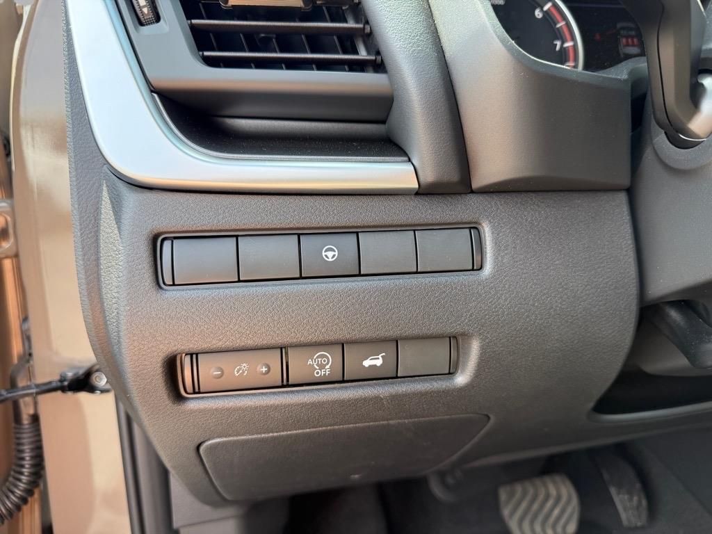 2025 Nissan Rogue SV photo 10