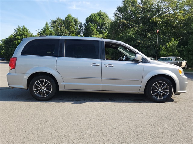 2017 Dodge Grand Caravan SXT photo 2